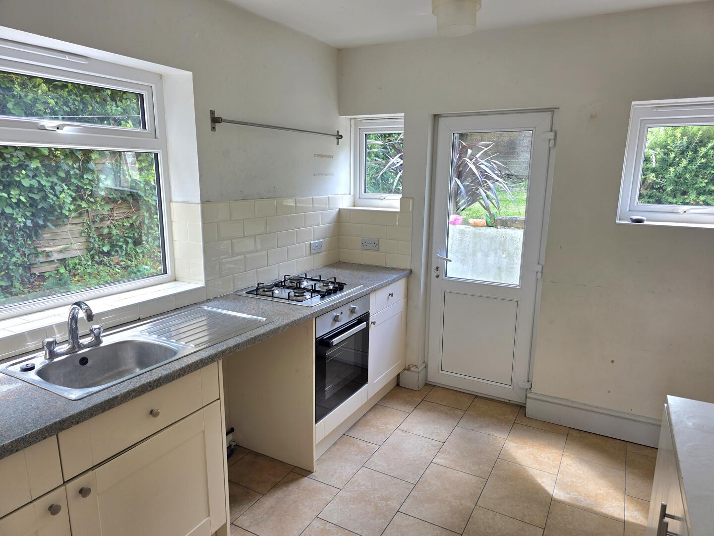 3 bed property in Whitepit Lane, Newport